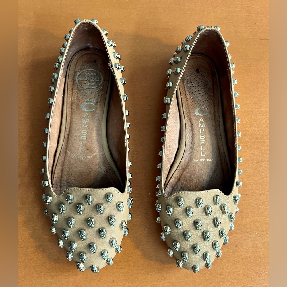 JEFFREY CAMPBELL CALIFORNIA BEIGE “SKULLTINI” SKULL STUD LEATHER FLATS size 7